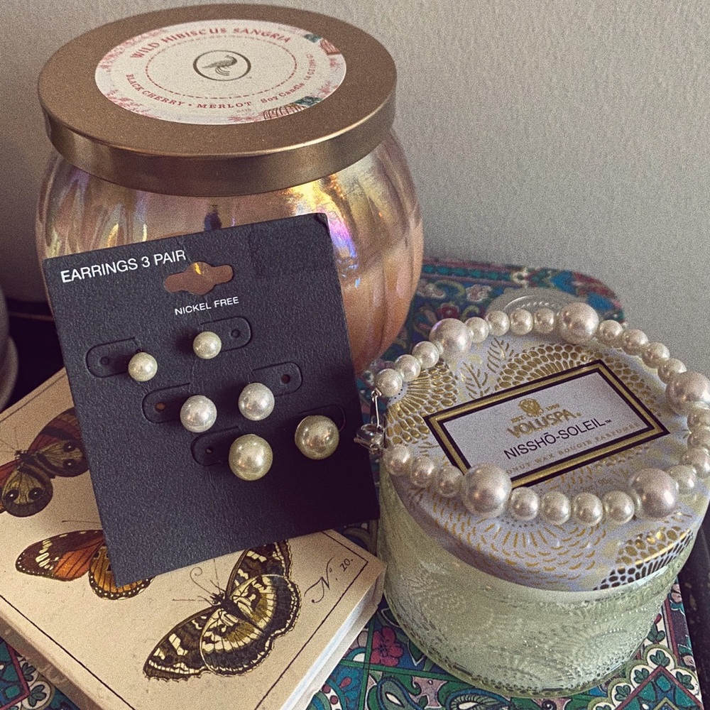 PEARL EARRINGS AND BRACELET